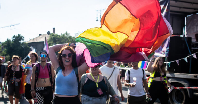 A közalkalmazotti szakszervezet sem tiltja tagjainak, hogy részt vegyenek a Pride-on