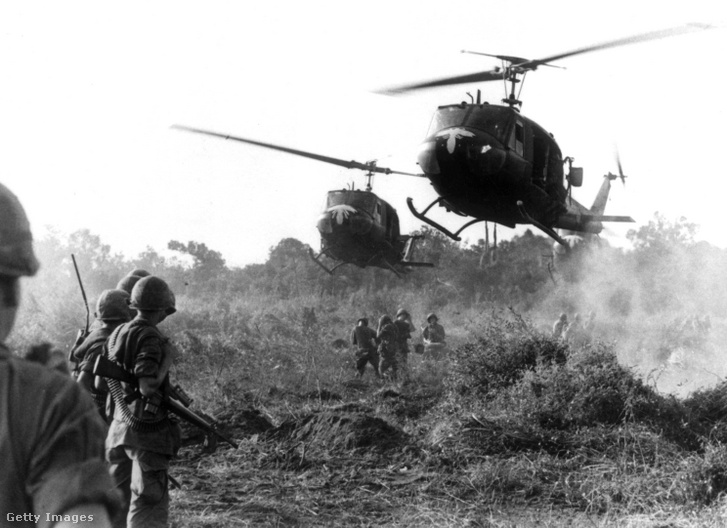 Amerikai katonák a vietnámi háborúban 1965 körül