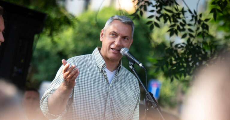 Lázár János: Pofátlanság, hogy egy rendőr 45 évesen nyugdíjba mehet
