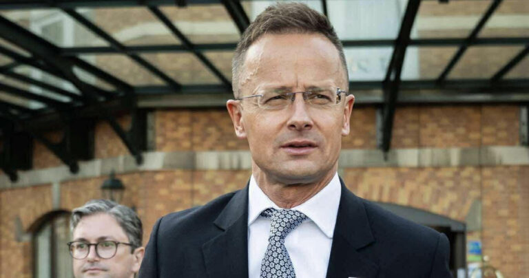 Szijjártó Péter: A békéhez vezető út a tárgyalóasztalon kezdődik