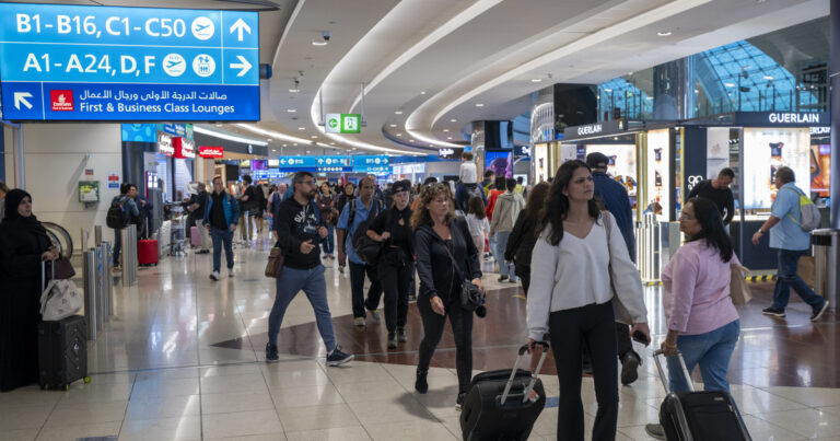 Üzentek a Dubajban hagyott magyarok, felháborodottan cáfolják a Wizz Air állításait