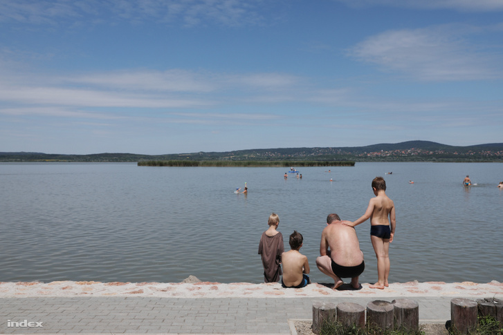 Strandolók Gárdonyban 2020. július 9-én