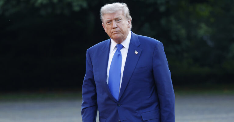 Kegyetlen adatokat publikáltak, Donald Trumpnak se jött össze a repülőrajt