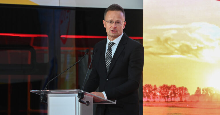 Szijjártó Péter borította az asztalt: elképesztő képmutatás zajlik