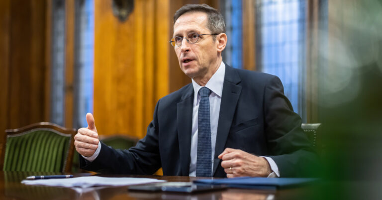 Itt van Varga Mihály rejtélyes figyelmeztetése a kormány legnagyobb ellenségéről
