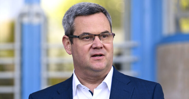 Takács Péter: Szentesen mostantól a sürgősségi osztály műtőjében operálnak a sebészeti helyett
