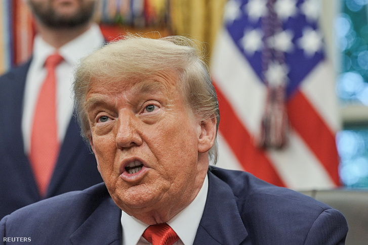 Donald Trump a washingtoni Fehér Ház Ovális Irodájában 2025. június 27-én