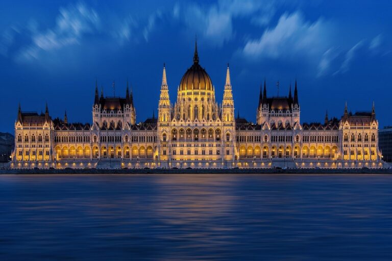 **”Tömegek a Tiltás Ellen: Budapest Pride Történelmi Pillanata”**